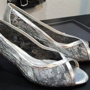 Annie silver lace peep toe kitten heel pumps shoes